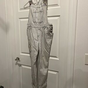 Judy Blue Striped overalls  in White and navy blue